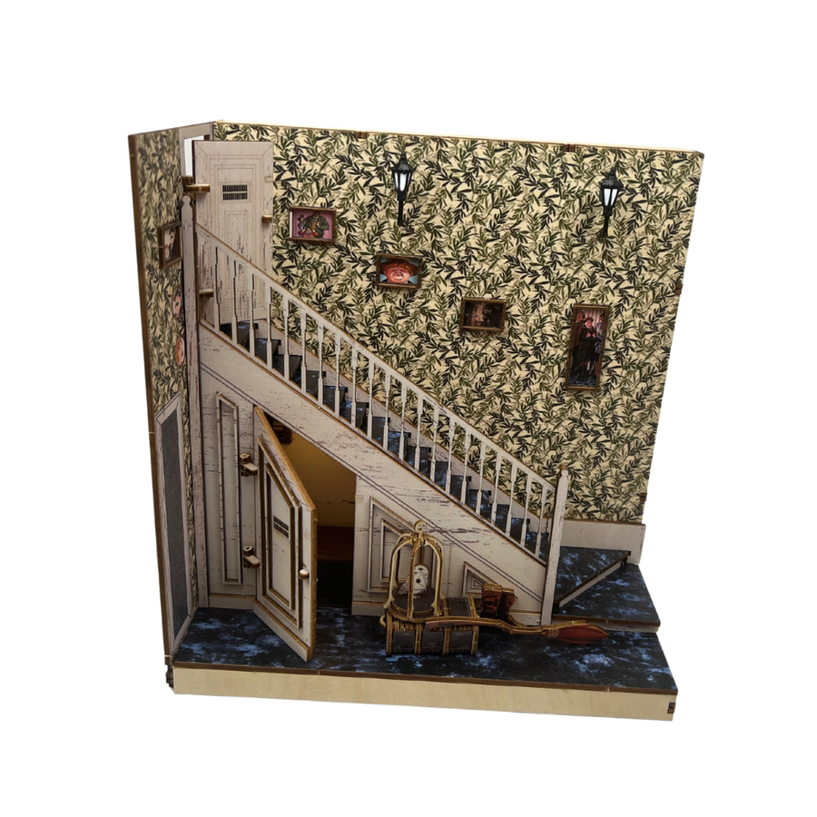 Harry Potter Lamps & Book Nooks – Cupboard Under the Stairs Harry Potter Book Nook Kit